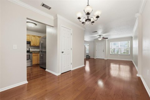 Townhouse in Gainesville, Florida 2 bedrooms, 115.2 sq.m. № 2116853 - photo 9