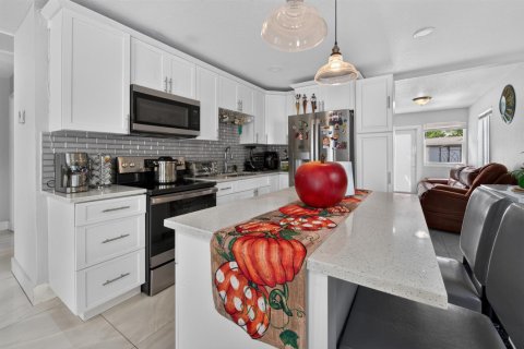 House in West Palm Beach, Florida 3 bedrooms, 109.44 sq.m. № 2387063 - photo 10