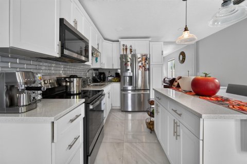 House in West Palm Beach, Florida 3 bedrooms, 109.44 sq.m. № 2387063 - photo 11