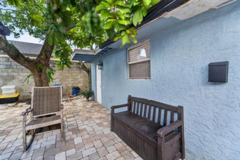 House in West Palm Beach, Florida 3 bedrooms, 109.44 sq.m. № 2387063 - photo 26