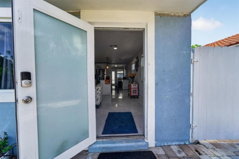 House in West Palm Beach, Florida 3 bedrooms, 109.44 sq.m. № 2387063 - photo 6