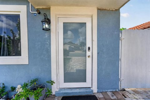 House in West Palm Beach, Florida 3 bedrooms, 109.44 sq.m. № 2387063 - photo 5