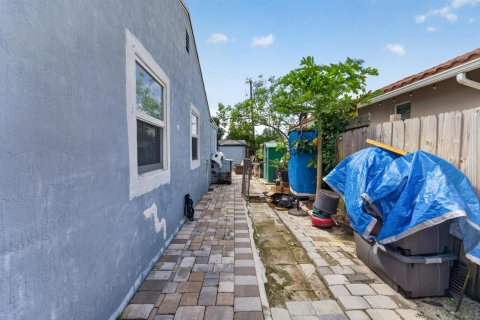 House in West Palm Beach, Florida 3 bedrooms, 109.44 sq.m. № 2387063 - photo 22