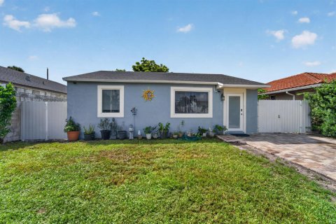 House in West Palm Beach, Florida 3 bedrooms, 109.44 sq.m. № 2387063 - photo 3
