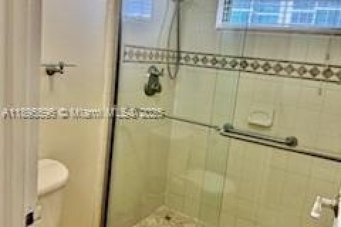 Condo in Miami Beach, Florida, 2 bedrooms  № 1948283 - photo 14