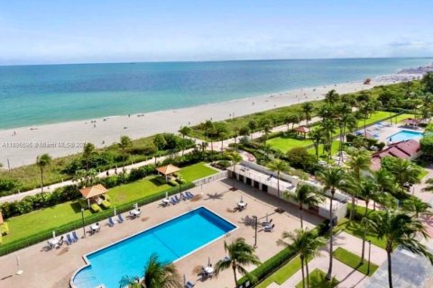 Condo in Miami Beach, Florida, 2 bedrooms  № 1948283 - photo 2