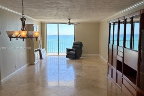 Condo in Miami Beach, Florida, 2 bedrooms  № 1948283 - photo 10