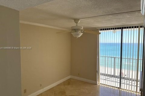 Condo in Miami Beach, Florida, 2 bedrooms  № 1948283 - photo 18