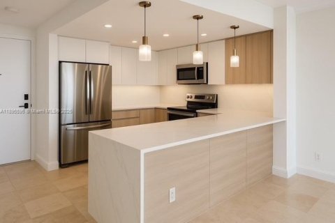 Condo in Miami Beach, Florida, 2 bedrooms  № 1948283 - photo 6