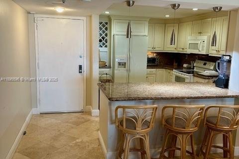 Condo in Miami Beach, Florida, 2 bedrooms  № 1948283 - photo 7