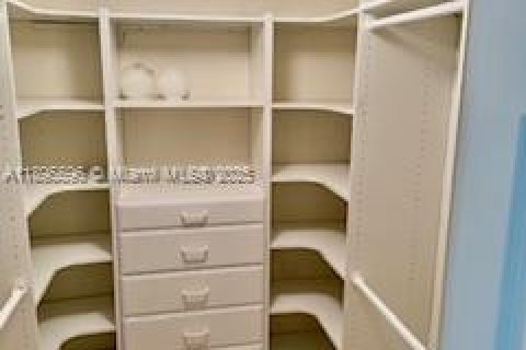 Condo in Miami Beach, Florida, 2 bedrooms  № 1948283 - photo 13