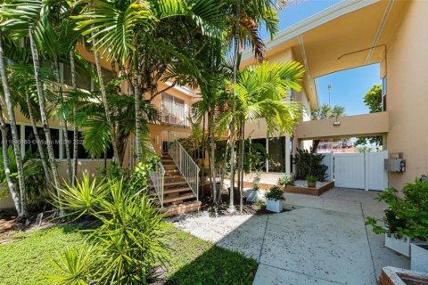 Condominio en alquiler en Bay Harbor Islands, Florida, 2 dormitorios, 152.82 m2 № 1947550 - foto 26