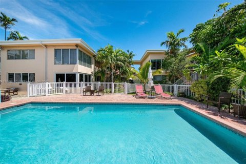 Condominio en alquiler en Bay Harbor Islands, Florida, 2 dormitorios, 152.82 m2 № 1947550 - foto 28