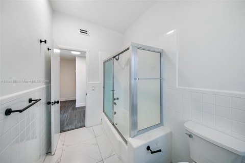 Condominio en alquiler en Bay Harbor Islands, Florida, 2 dormitorios, 152.82 m2 № 1947550 - foto 12