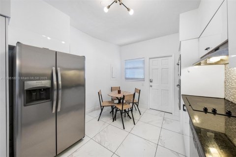 Condominio en alquiler en Bay Harbor Islands, Florida, 2 dormitorios, 152.82 m2 № 1947550 - foto 8