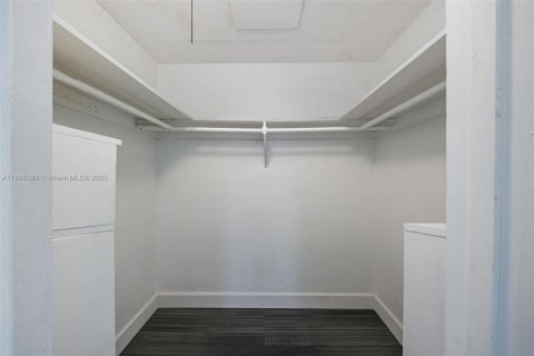 Condominio en alquiler en Bay Harbor Islands, Florida, 2 dormitorios, 152.82 m2 № 1947550 - foto 20