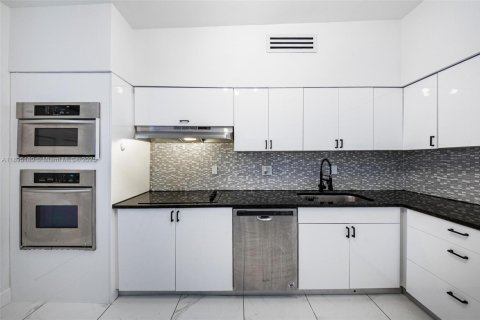 Condominio en alquiler en Bay Harbor Islands, Florida, 2 dormitorios, 152.82 m2 № 1947550 - foto 6