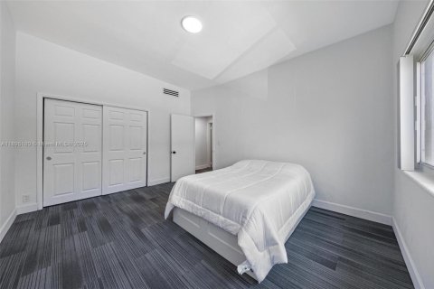 Condominio en alquiler en Bay Harbor Islands, Florida, 2 dormitorios, 152.82 m2 № 1947550 - foto 15