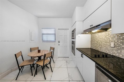 Condominio en alquiler en Bay Harbor Islands, Florida, 2 dormitorios, 152.82 m2 № 1947550 - foto 7