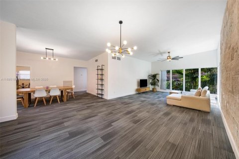 Condominio en alquiler en Bay Harbor Islands, Florida, 2 dormitorios, 152.82 m2 № 1947550 - foto 5