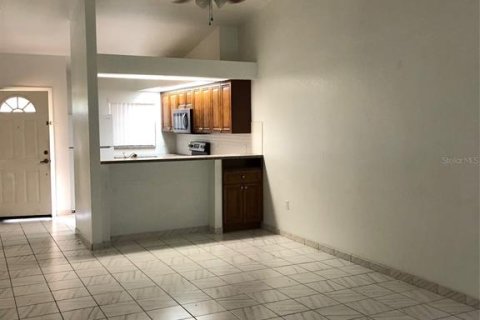Снять в аренду квартиру в Пунта-Горда, Флорида 2 комнаты, 92.9м2, № 2098449 - фото 2