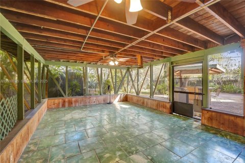 House in Hollywood, Florida 2 bedrooms, 88.81 sq.m. № 1991354 - photo 28