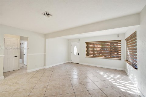 House in Hollywood, Florida 2 bedrooms, 88.81 sq.m. № 1991354 - photo 7