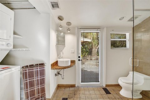 House in Hollywood, Florida 2 bedrooms, 88.81 sq.m. № 1991354 - photo 24