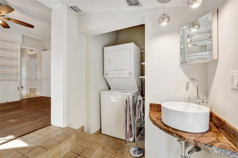 House in Hollywood, Florida 2 bedrooms, 88.81 sq.m. № 1991354 - photo 26