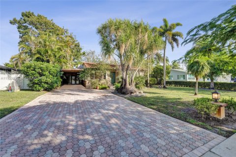 House in Hollywood, Florida 2 bedrooms, 88.81 sq.m. № 1991354 - photo 2