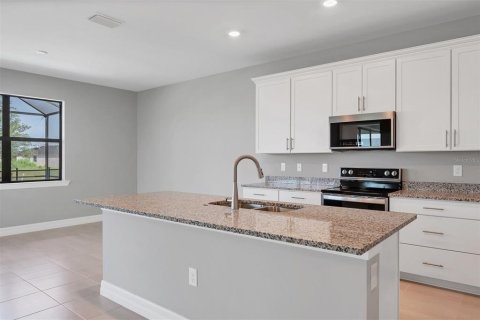 Villa ou maison à louer à North Port, Floride: 5 chambres, 317.35 m2 № 1903195 - photo 11