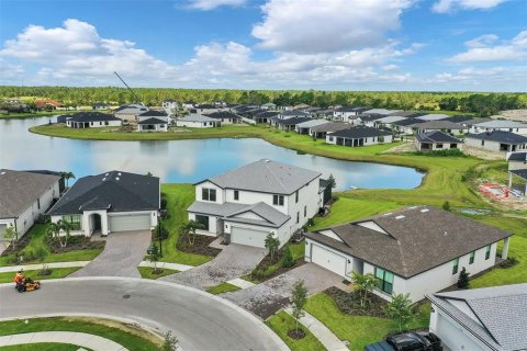 Villa ou maison à louer à North Port, Floride: 5 chambres, 317.35 m2 № 1903195 - photo 4