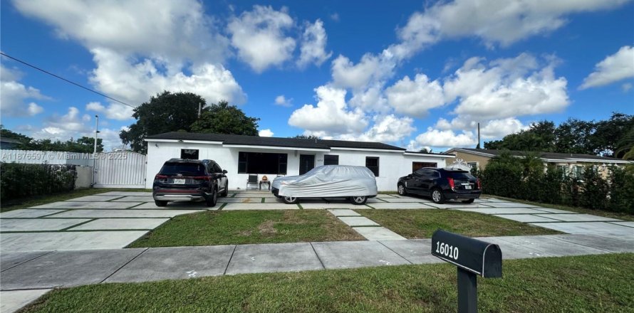 Дом в Майами-Гарденс, Флорида 4 спальни, 175.59м2 № 1978606