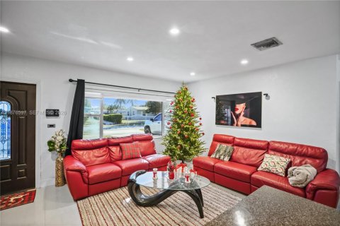 Купить виллу или дом в Майами-Гарденс, Флорида 4 спальни, 175.59м2, № 1978606 - фото 15