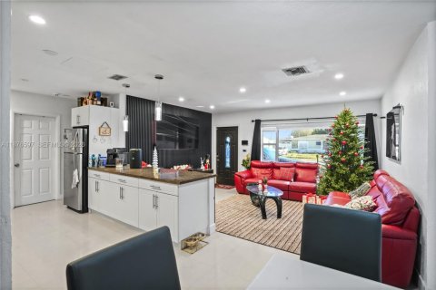 Купить виллу или дом в Майами-Гарденс, Флорида 4 спальни, 175.59м2, № 1978606 - фото 17