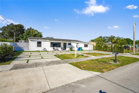 Купить виллу или дом в Майами-Гарденс, Флорида 4 спальни, 175.59м2, № 1978606 - фото 3