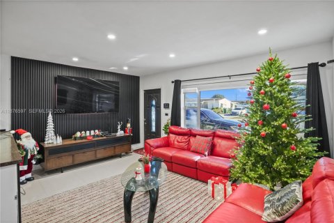 Купить виллу или дом в Майами-Гарденс, Флорида 4 спальни, 175.59м2, № 1978606 - фото 10