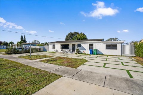 Купить виллу или дом в Майами-Гарденс, Флорида 4 спальни, 175.59м2, № 1978606 - фото 8