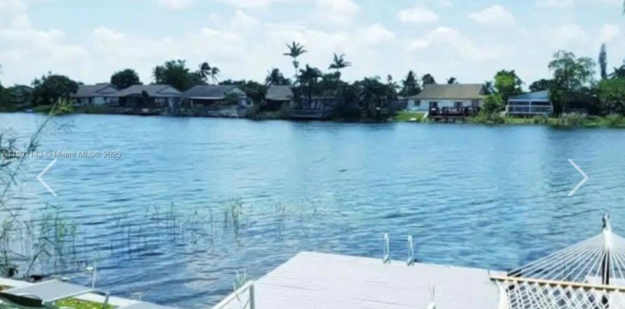 Adosado en Dania Beach, Florida 3 dormitorios, 105.07 m2 № 1944531