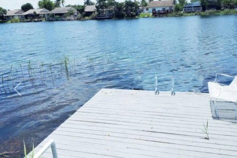 Adosado en alquiler en Dania Beach, Florida, 3 dormitorios, 105.07 m2 № 1944531 - foto 2