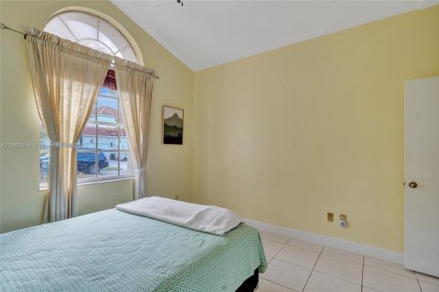 Casa en venta en Pembroke Pines, Florida, 4 dormitorios, 202.16 m2 № 1978665 - foto 10