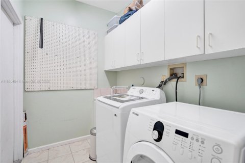 Casa en venta en Pembroke Pines, Florida, 4 dormitorios, 202.16 m2 № 1978665 - foto 14