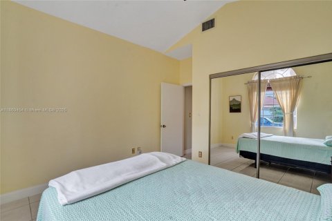 Casa en venta en Pembroke Pines, Florida, 4 dormitorios, 202.16 m2 № 1978665 - foto 9