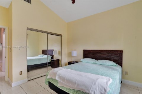 Casa en venta en Pembroke Pines, Florida, 4 dormitorios, 202.16 m2 № 1978665 - foto 8