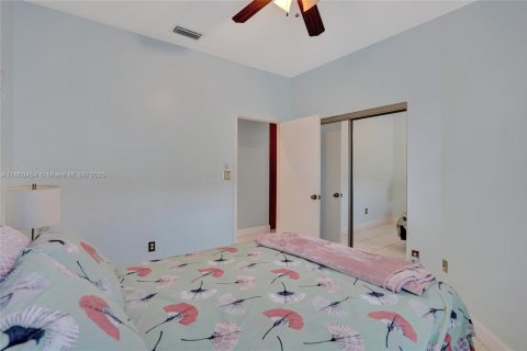 Casa en venta en Pembroke Pines, Florida, 4 dormitorios, 202.16 m2 № 1978665 - foto 18