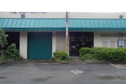 Propiedad comercial en alquiler en Plantation, Florida № 1187664 - foto 1