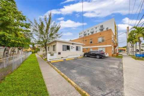Propiedad comercial en venta en Miami, Florida № 1701060 - foto 8