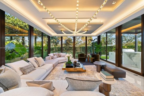 Villa ou maison à vendre à Miami, Floride: 6 chambres, 590.95 m2 № 1963507 - photo 10