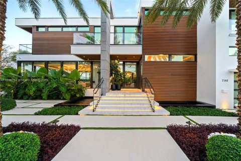 Villa ou maison à vendre à Miami, Floride: 6 chambres, 590.95 m2 № 1963507 - photo 2