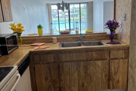 Casa en venta en Pembroke Pines, Florida, 3 dormitorios, 122.91 m2 № 1685688 - foto 3